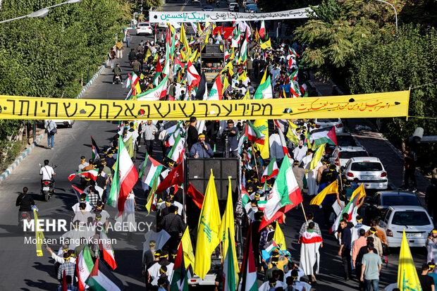 
Sturdents rally to show support for IRGC, Resistance