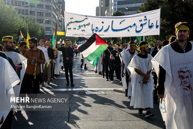 
Sturdents rally to show support for IRGC, Resistance