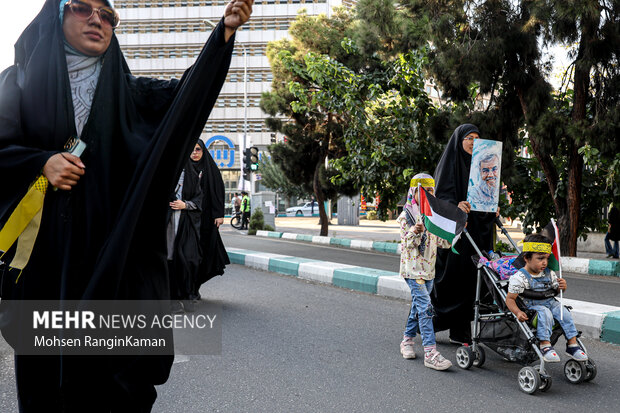 
Sturdents rally to show support for IRGC, Resistance