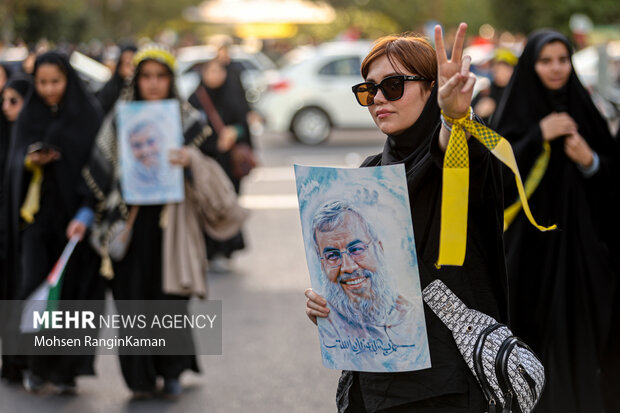 
Sturdents rally to show support for IRGC, Resistance