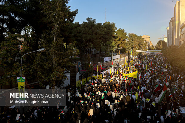 راهپیمایی دانشجویی در حمایت از رزمندگان مقاومت و عملیات وعده صادق 25