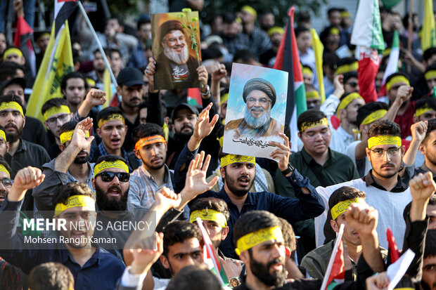 
Sturdents rally to show support for IRGC, Resistance