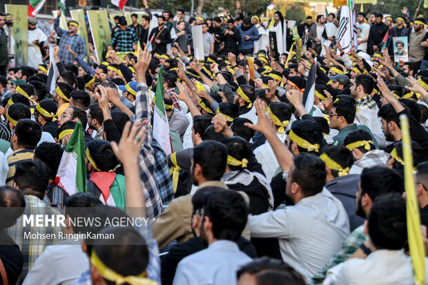 راهپیمایی دانشجویی در حمایت از رزمندگان مقاومت و عملیات وعده صادق 32