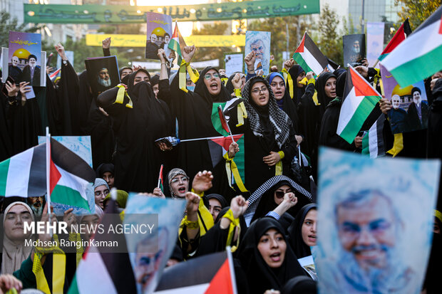 
Sturdents rally to show support for IRGC, Resistance