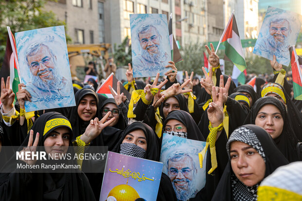 راهپیمایی دانشجویی در حمایت از رزمندگان مقاومت و عملیات وعده صادق