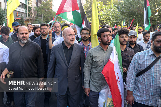 حضور دکتر قالیباف در راهپیمایی دانشجویی حمایت از رزمندگان مقاومت و عملیات وعده صادق