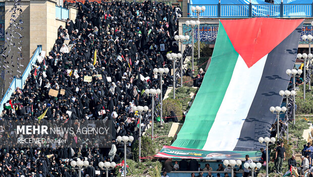 صلاة جمعة تاريخية في طهران توجه رسالة قوية الى العدو الصهيوني