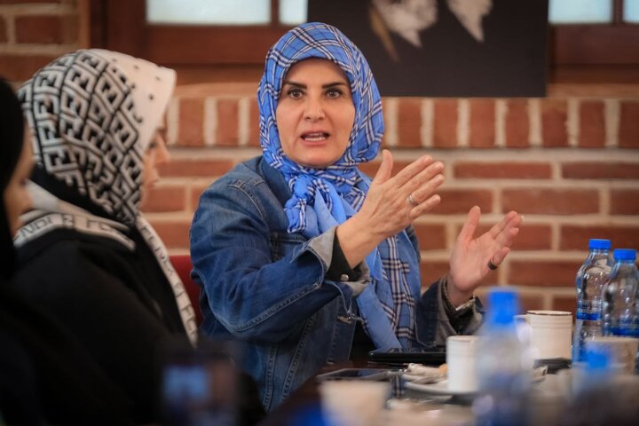 خانوادهها مقابل رسانه بیدفاع هستند / کودکانی بدون قهرمان و اسطوره