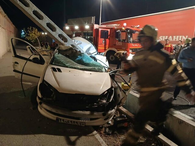 برخورد پژو ۲۰۶ با تیر برق ۱ کشته و ۳ مصدوم برجای گذاشت برخورد پژو ۲۰۶ با تیر برق ۱ کشته و ۳ مصدوم برجای گذاشت