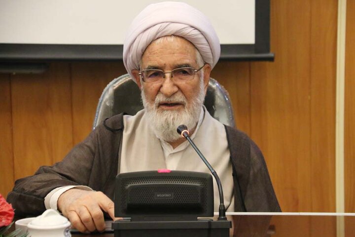 حضور مقتدرانه پلیس در خدمت به مردم قابل تقدیر است  حضور مقتدرانه پلیس در خدمت به مردم قابل تقدیر است