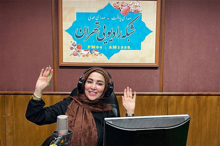 ژیلا صادقی مجری رادیو شد/ «بام تهران» با نگاهی طنازانه به اخبار ژیلا صادقی مجری رادیو شد/ «بام تهران» با نگاهی طنازانه به اخبار
