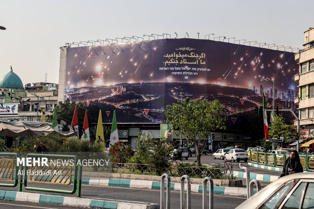 رونمایی از دیوارنگاره جدید میدان انقلاب 26