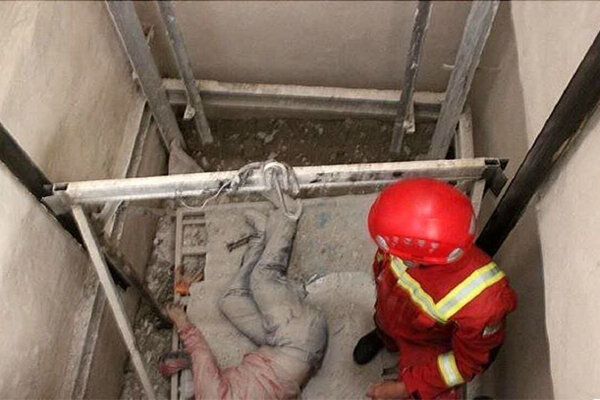 سقوط مرگبار کابین آسانسور نیمه کاره در تبریز