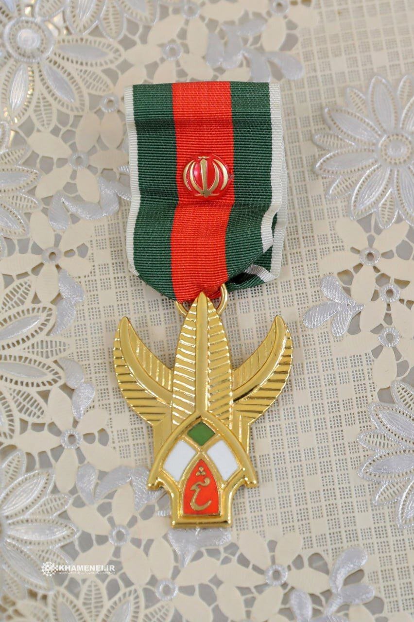 Leader gives Fath badge to Gen. Hajizadeh for True Promise II