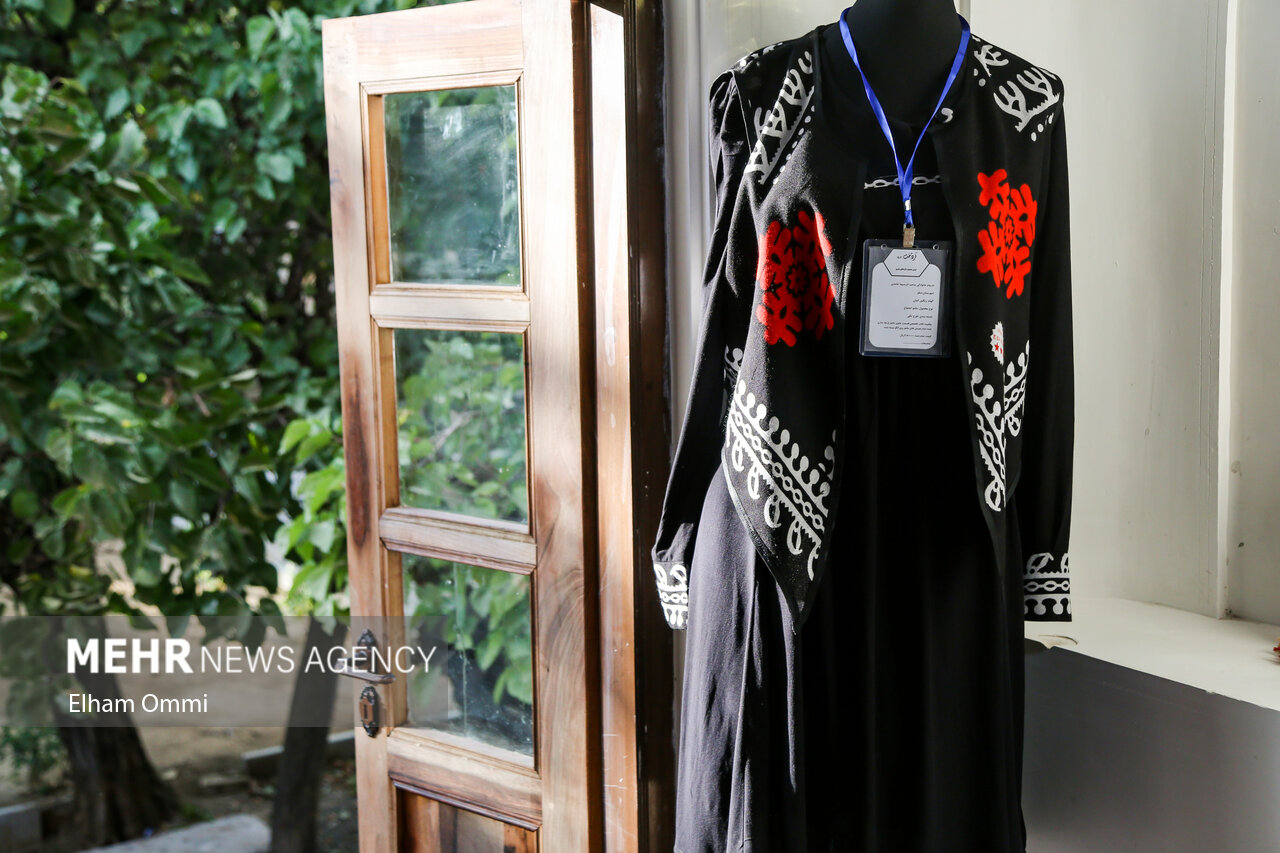 استوری ۵۰۰میلیون تومانی بلاگرها برای معرفی لباس؛ عناصر دینی کمرنگ شده استوری ۵۰۰میلیون تومانی بلاگرها برای معرفی لباس؛ عناصر دینی کمرنگ شده