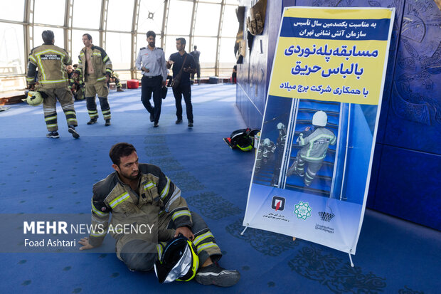 مسابقه پله‌نوردی آتش‌نشانان در برج میلاد