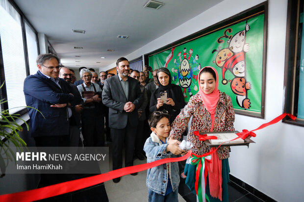 آیین رونمایی از پوستر بیست و نهمین جشنواره بین المللی تئاتر کودک و‌نوجوان در همدان