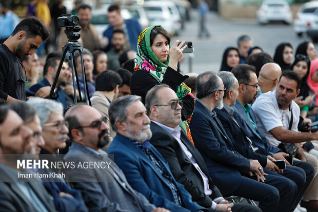 آیین رونمایی از پوستر بیست و نهمین جشنواره بین المللی تئاتر کودک و‌نوجوان در همدان