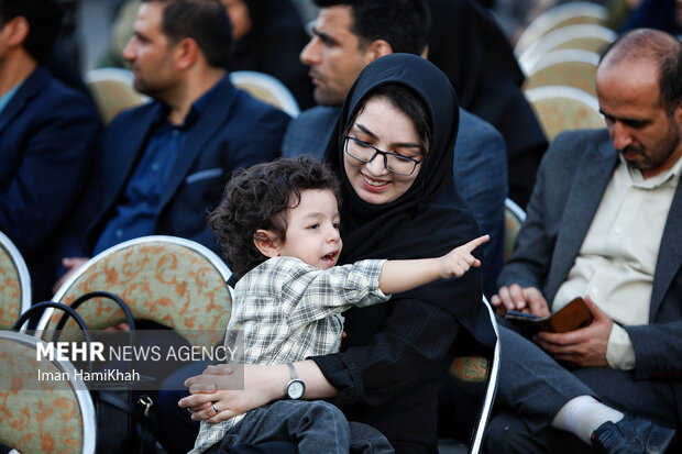 آیین رونمایی از پوستر بیست و نهمین جشنواره بین المللی تئاتر کودک و‌نوجوان در همدان