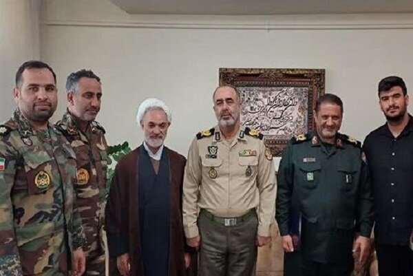 مدیرکل حفظ آثار دفاع مقدس البرز با فرمانده لشکر ۲۳ متحرک هجومی مدیرکل حفظ آثار دفاع مقدس البرز با فرمانده لشکر ۲۳ متحرک هجومی