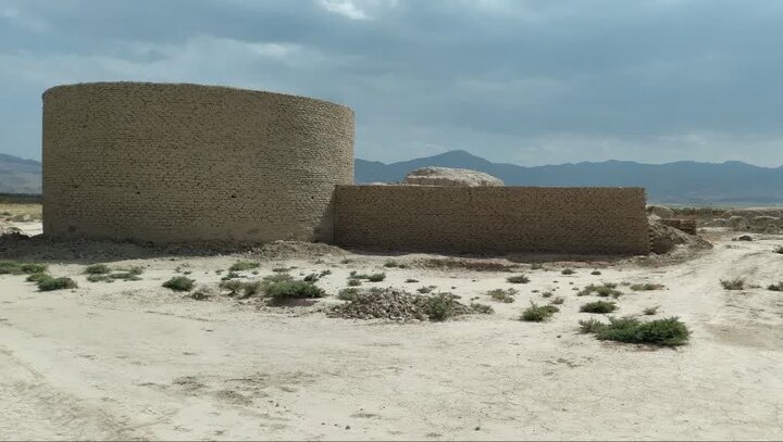 بنای تاریخی چهار برج ارزوئیه کرمان مرمت میشود بنای تاریخی چهار برج ارزوئیه کرمان مرمت میشود