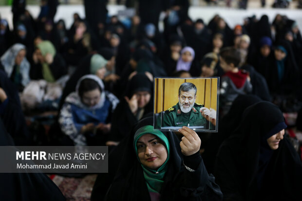 اجتماع بزرگ «لبیک یا خامنهای» در قزوین اجتماع بزرگ «لبیک یا خامنهای» در قزوین