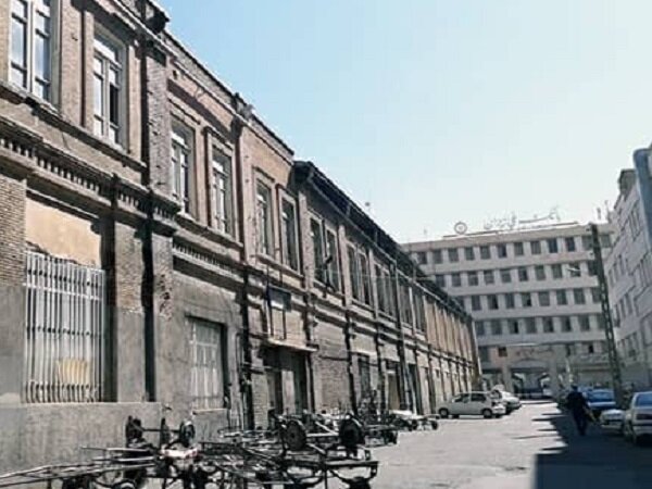 مدرسهای که تبریز را ساخت، حالا انبار کفش است!