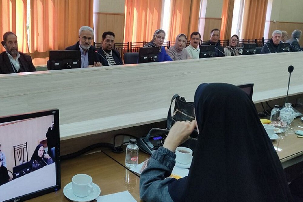 زبان فارسی در حال آسیبدیدن است 2