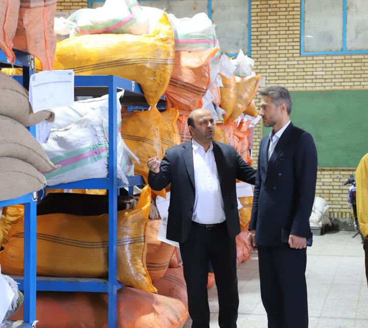 کار جهادی برای ساماندهی انبار اموال تملیکی خراسان جنوبی کار جهادی برای ساماندهی انبار اموال تملیکی خراسان جنوبی