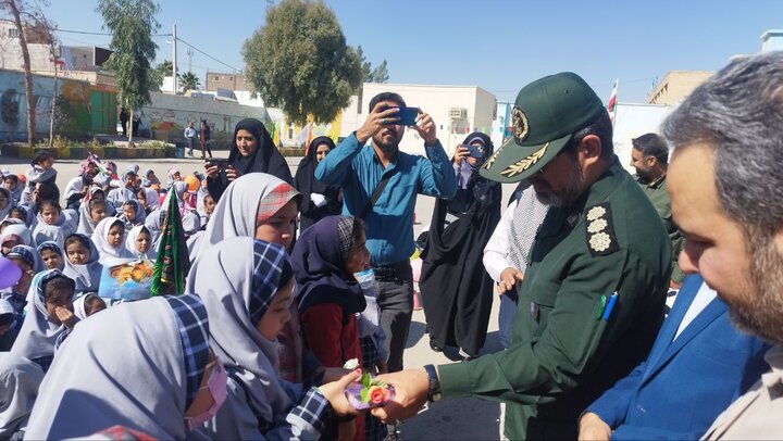 توزیع ۸ هزار کیف و لوازم التحریر در مناطق محروم سیستان و بلوچستان