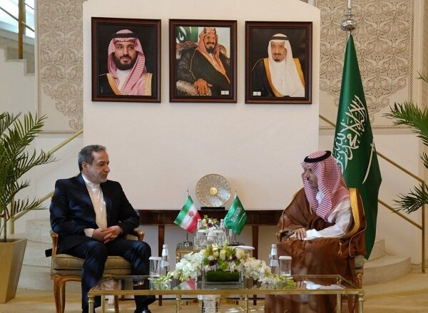 Irakçi, Suudi mevkidaşı Ferhan ile görüştü Irakçi, Suudi mevkidaşı Ferhan ile görüştü
