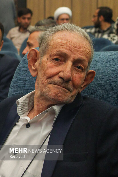 بزرگداشت «احد دهبزرگی» شاعر آیینی کشور در شیراز