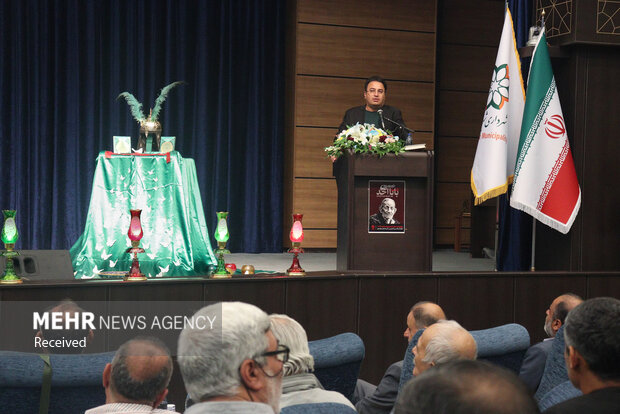 بزرگداشت «احد دهبزرگی» شاعر آیینی کشور در شیراز