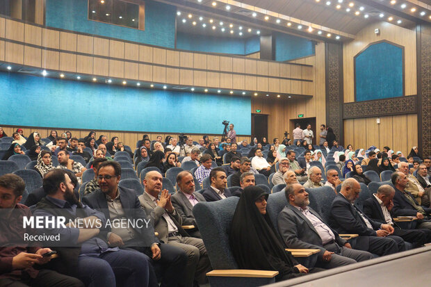بزرگداشت «احد دهبزرگی» شاعر آیینی کشور در شیراز