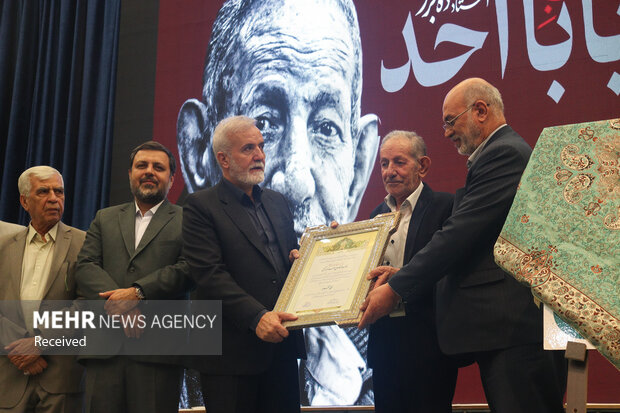 بزرگداشت «احد دهبزرگی» شاعر آیینی کشور در شیراز