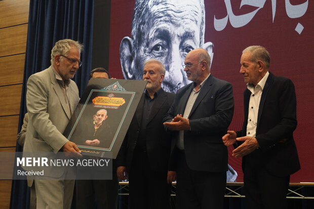 بزرگداشت «احد دهبزرگی» شاعر آیینی کشور در شیراز
