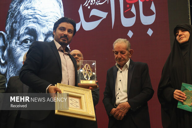 بزرگداشت «احد دهبزرگی» شاعر آیینی کشور در شیراز
