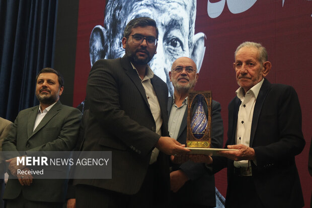 بزرگداشت «احد دهبزرگی» شاعر آیینی کشور در شیراز