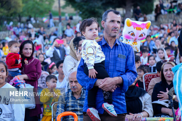 جشن بزرگ خانوادگی «پرواز بادبادک‌ها» در سنندج