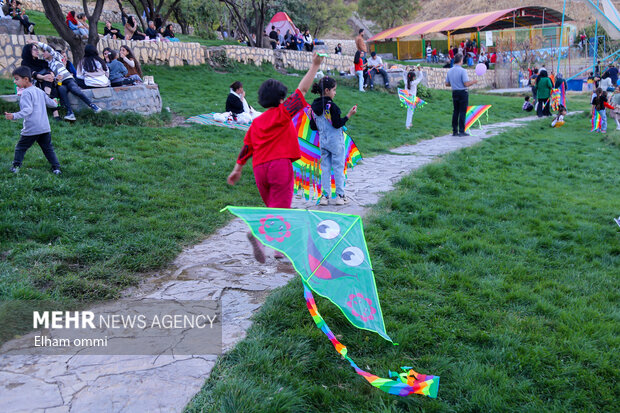 جشن بزرگ خانوادگی «پرواز بادبادک‌ها» در سنندج