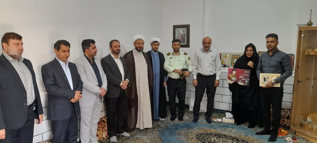 دیدار مسئولان شهرستان دیلم با خانواده شهدای نیروی انتظامی