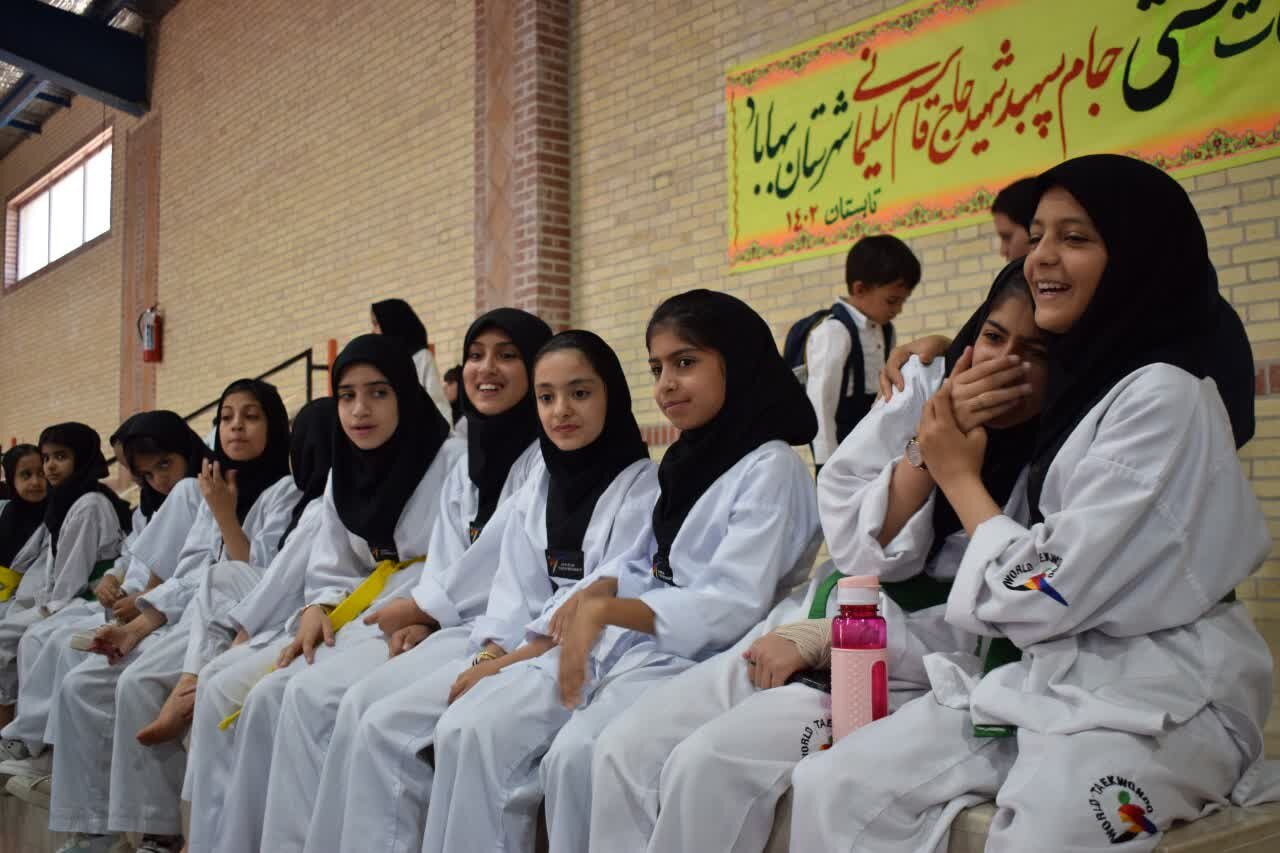 جشن بزرگ روز کودک در بهاباد برگزار شد