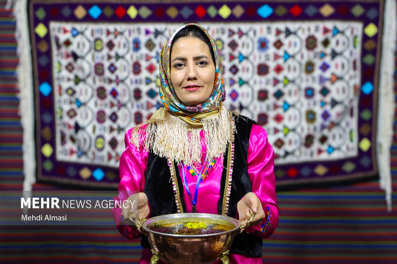 تیغ چاقوی زنجان در نمایشگاه صنایع‌دستی بُرنده نبود