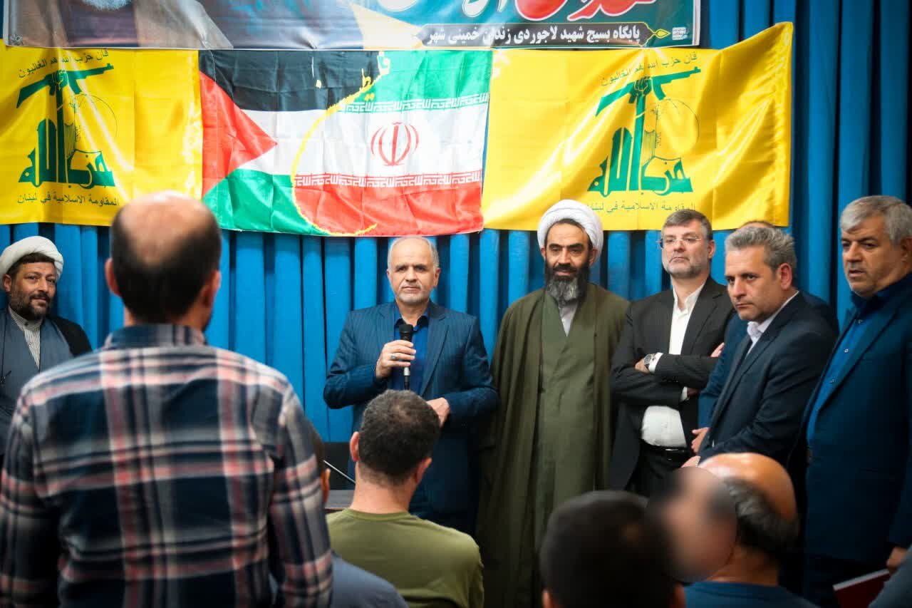 وزیر دادگستری در سفر به خمینیشهر ۳۴ زندانی را آزاد کرد