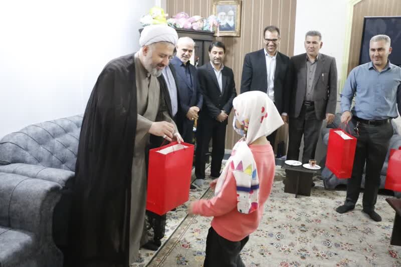 رئیسکل دادگستری لرستان به دیدار کودکان بیسرپرست رفت