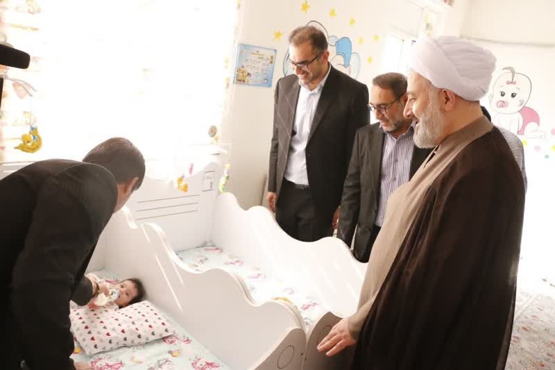 رئیسکل دادگستری لرستان به دیدار کودکان بیسرپرست رفت