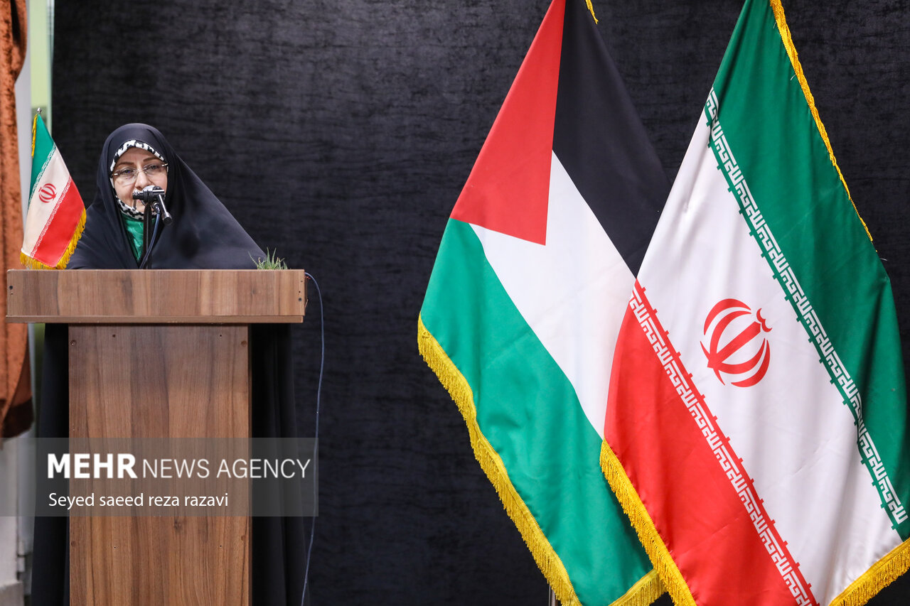 نهال مقاومت با زنده داشت یاد و سیره شهدا رشد مییابد نهال مقاومت با زنده داشت یاد و سیره شهدا رشد مییابد