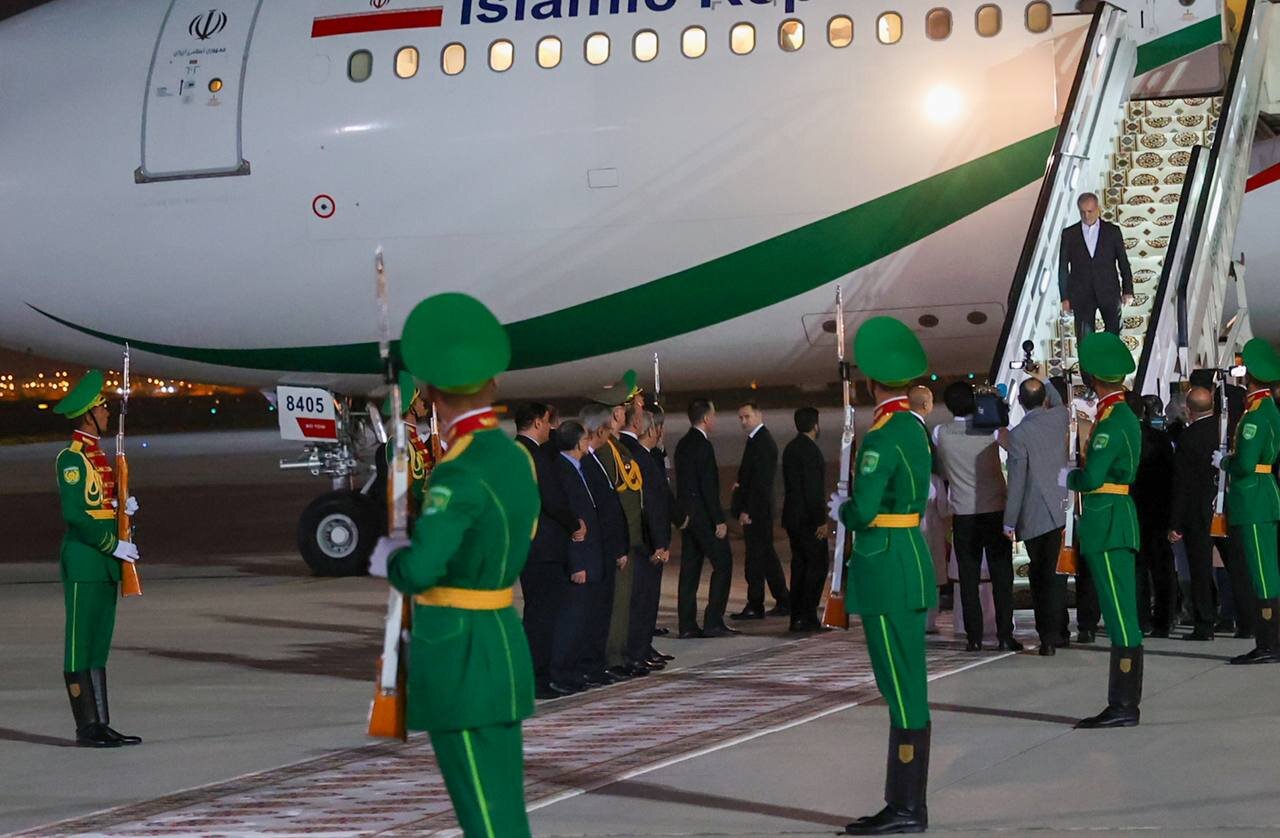 پزشکیان وارد عشق آباد شد پزشکیان وارد عشق آباد شد