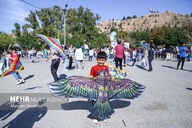 پرواز بادبادک ها به یاد کودکان غزه در بجنورد