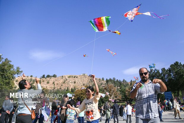 پرواز بادبادک ها به یاد کودکان غزه در بجنورد